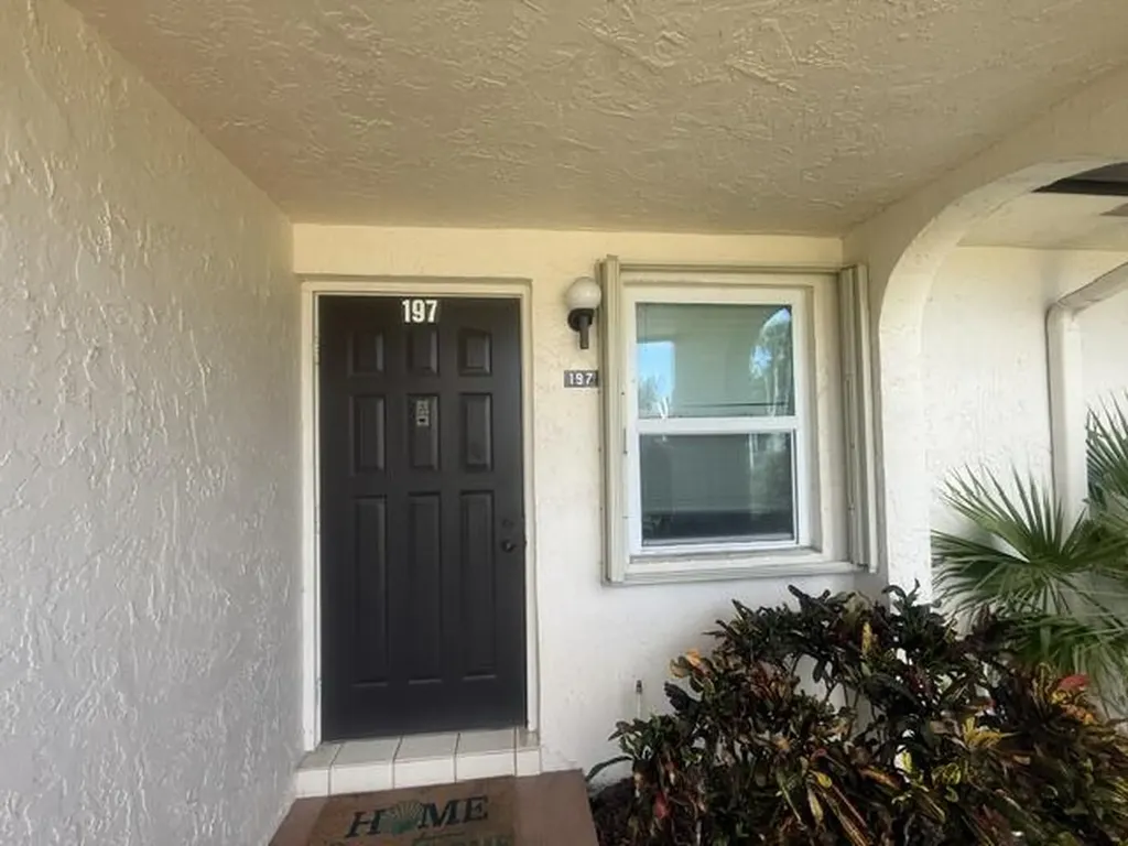 197 Lake Susan Lane West Palm Beach FL 33411