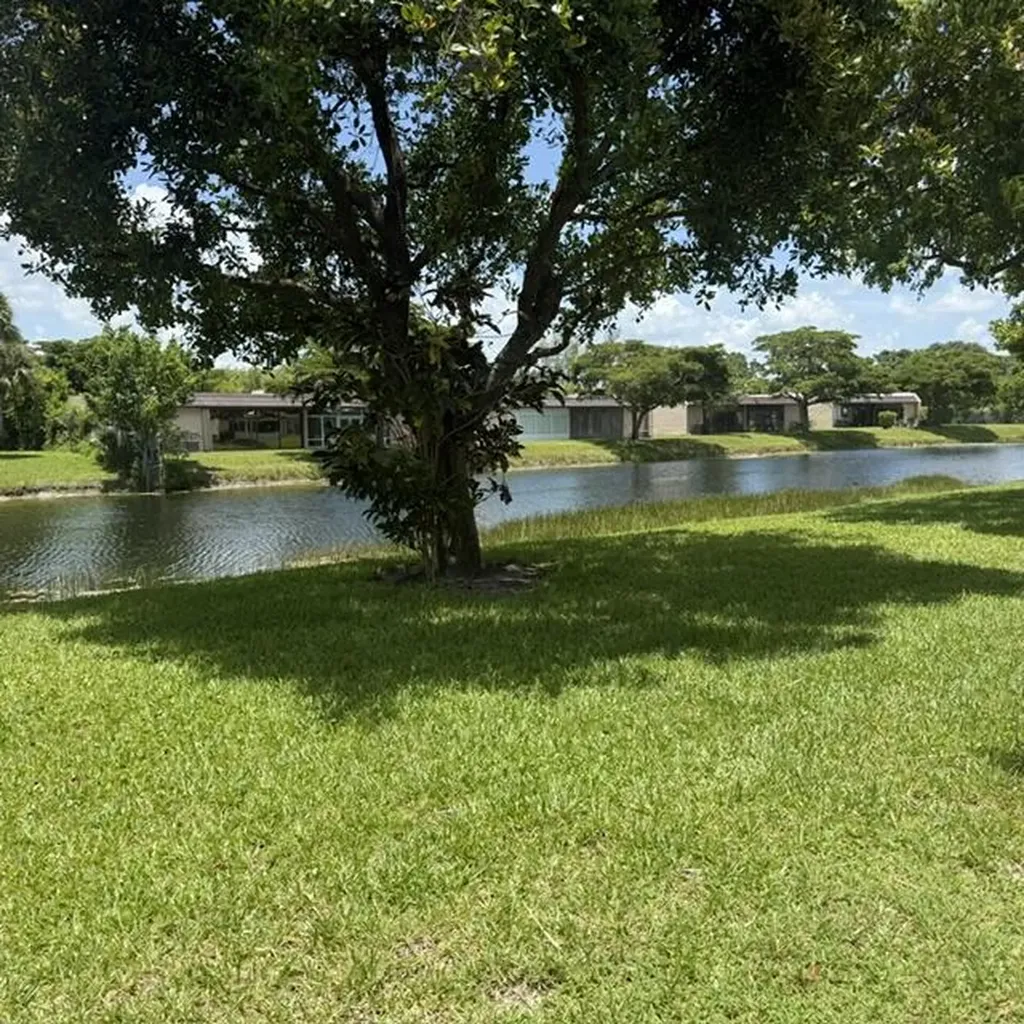 197 Lake Susan Lane West Palm Beach FL 33411