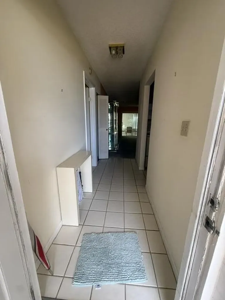 197 Lake Susan Lane West Palm Beach FL 33411