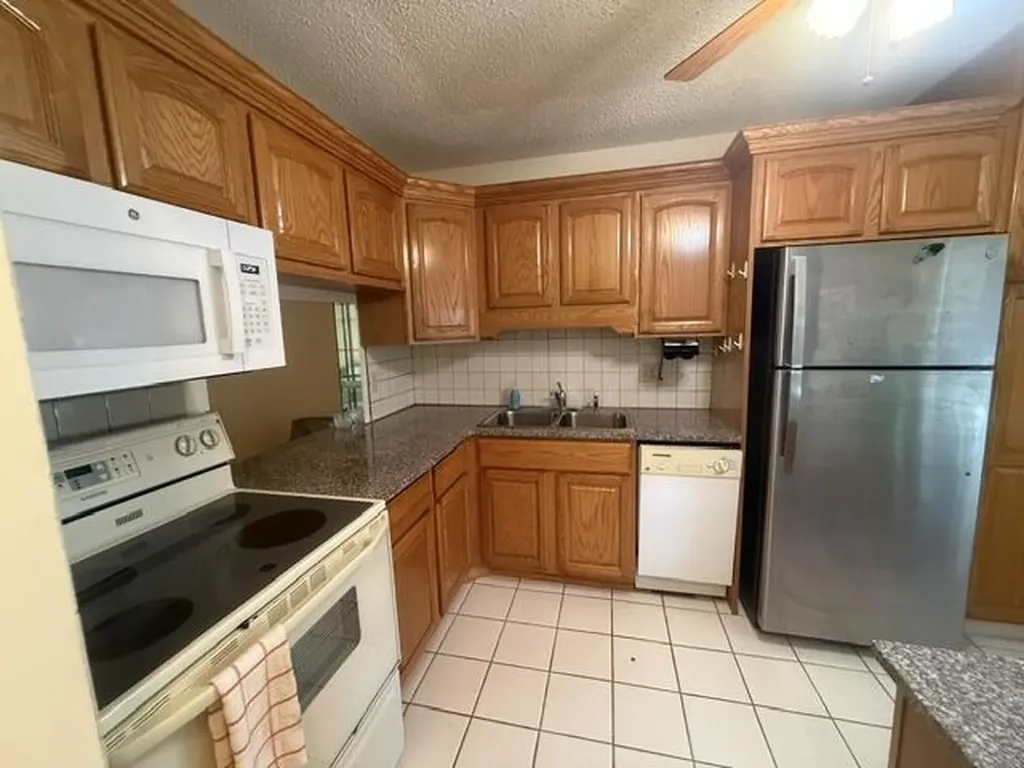197 Lake Susan Lane West Palm Beach FL 33411