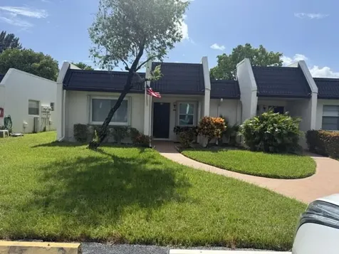 197 Lake Susan Lane West Palm Beach FL 33411