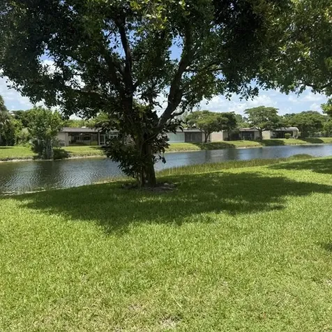 197 Lake Susan Lane West Palm Beach FL 33411