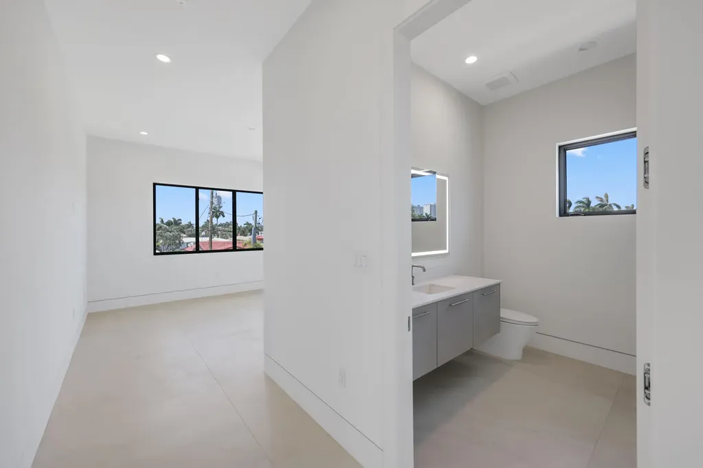 2612 NE 4th Street Pompano Beach FL 33062