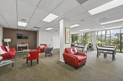 2425 Presidential Way West Palm Beach FL 33401