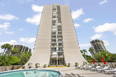 2425 Presidential Way West Palm Beach FL 33401