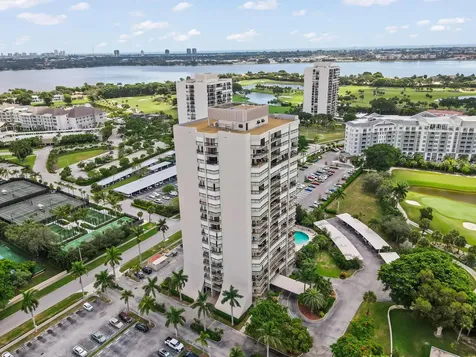 2425 Presidential Way West Palm Beach FL 33401