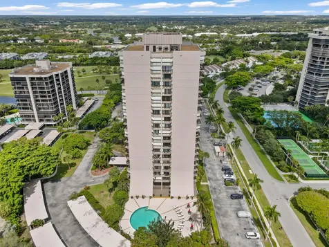 2425 Presidential Way West Palm Beach FL 33401
