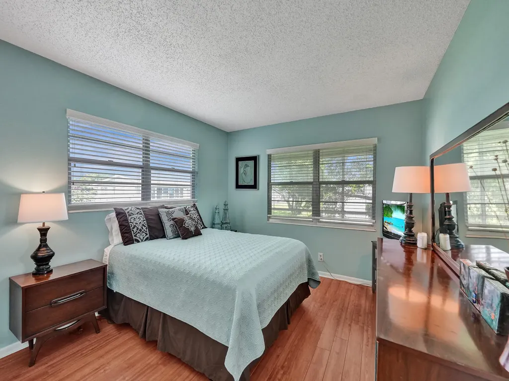 232 Farnham J Deerfield Beach FL 33442
