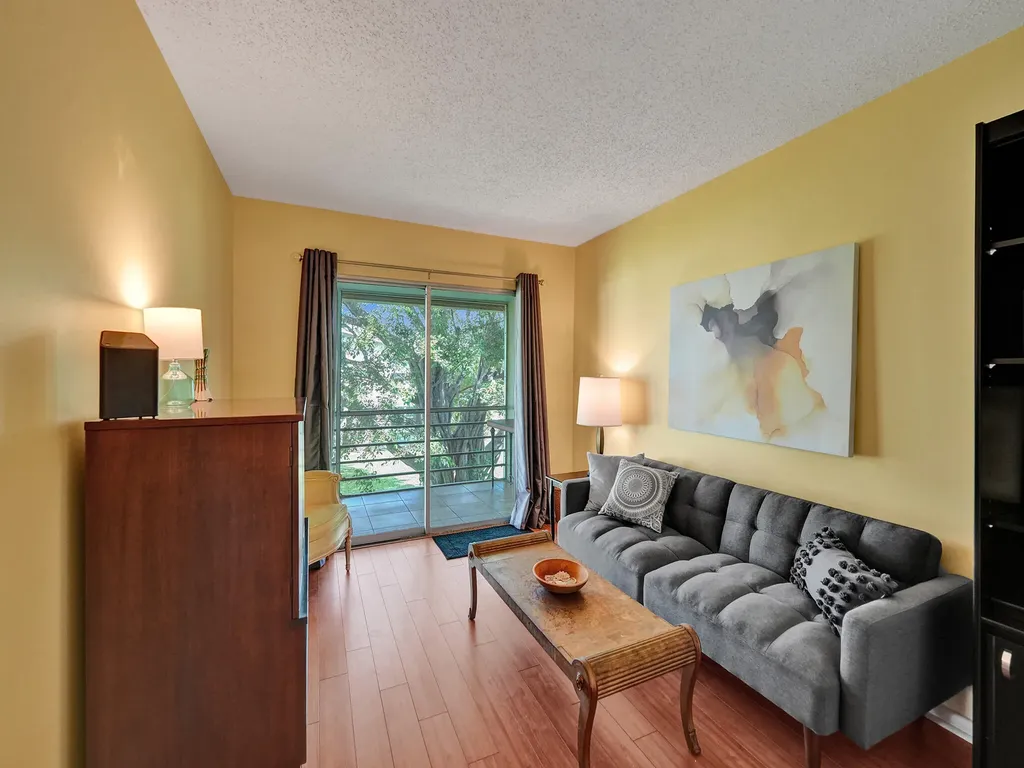 232 Farnham J Deerfield Beach FL 33442