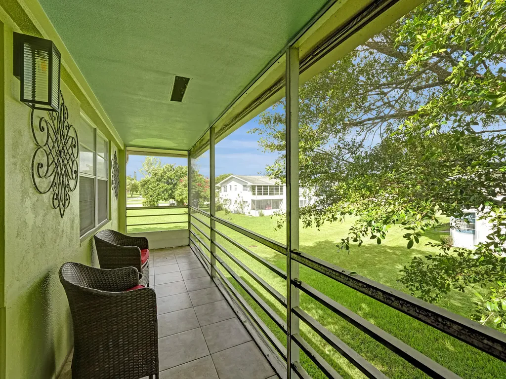 232 Farnham J Deerfield Beach FL 33442