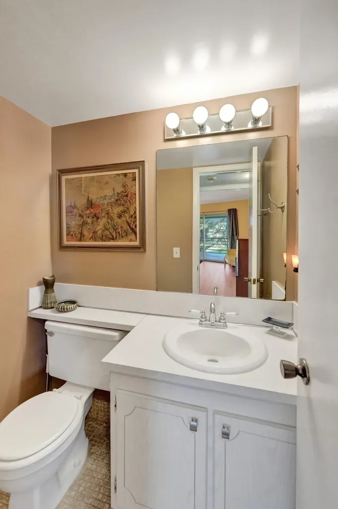 232 Farnham J Deerfield Beach FL 33442