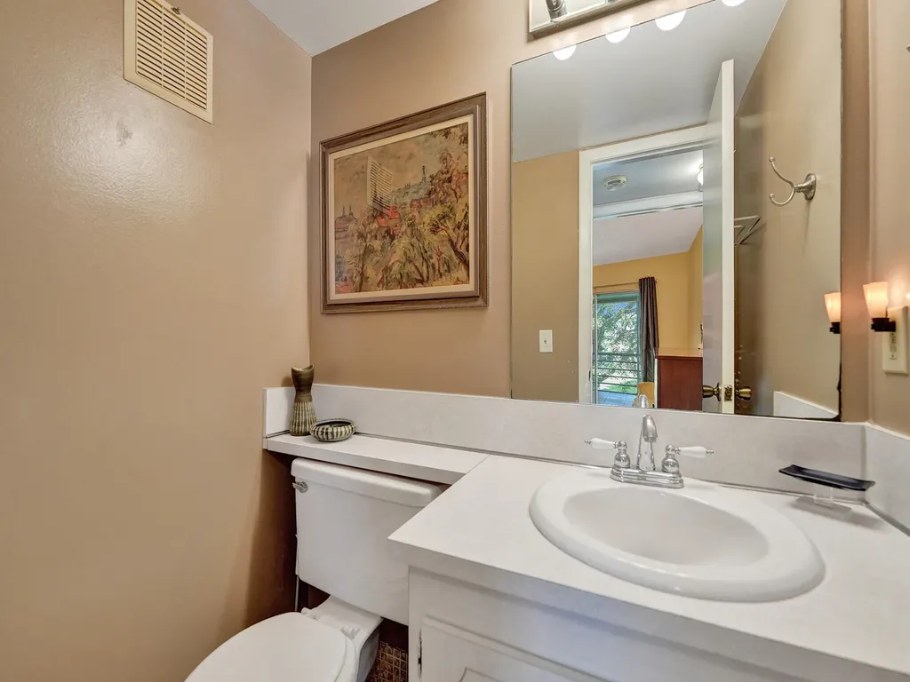 232 Farnham J Deerfield Beach FL 33442