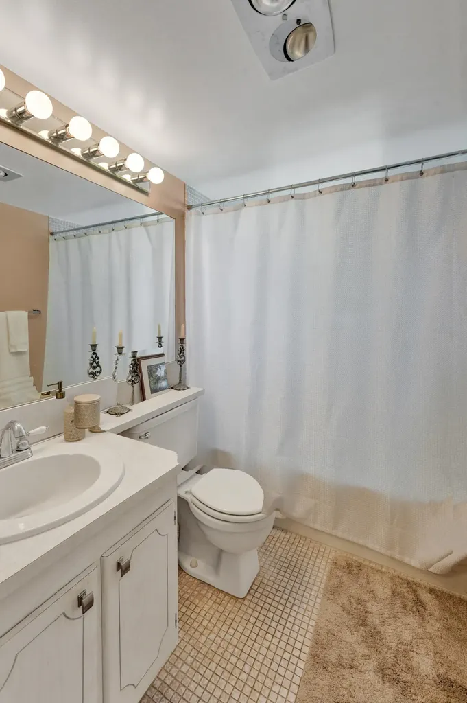 232 Farnham J Deerfield Beach FL 33442