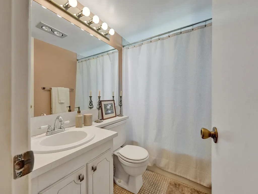 232 Farnham J Deerfield Beach FL 33442