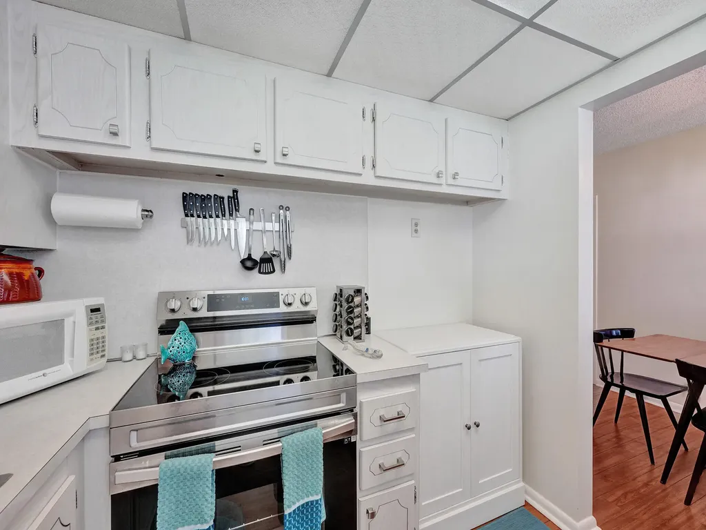 232 Farnham J Deerfield Beach FL 33442