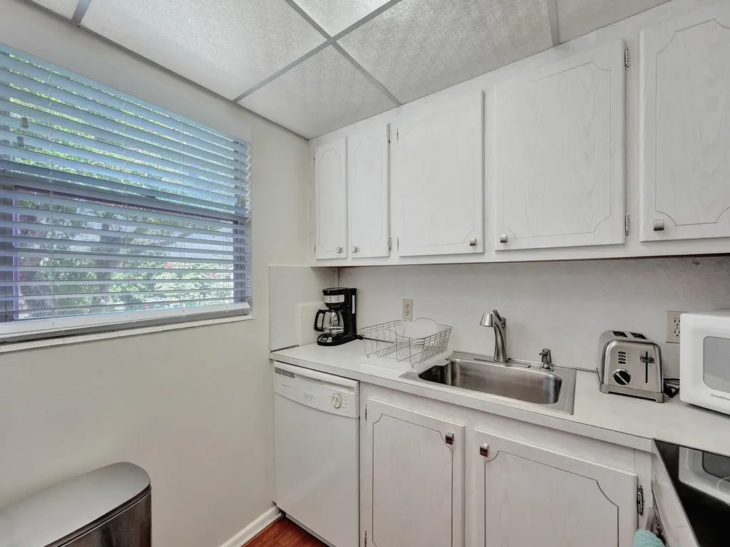 232 Farnham J Deerfield Beach FL 33442