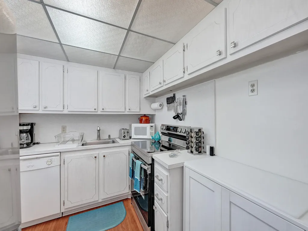 232 Farnham J Deerfield Beach FL 33442