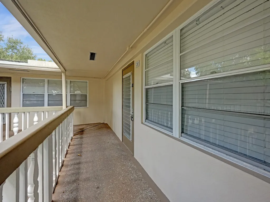232 Farnham J Deerfield Beach FL 33442