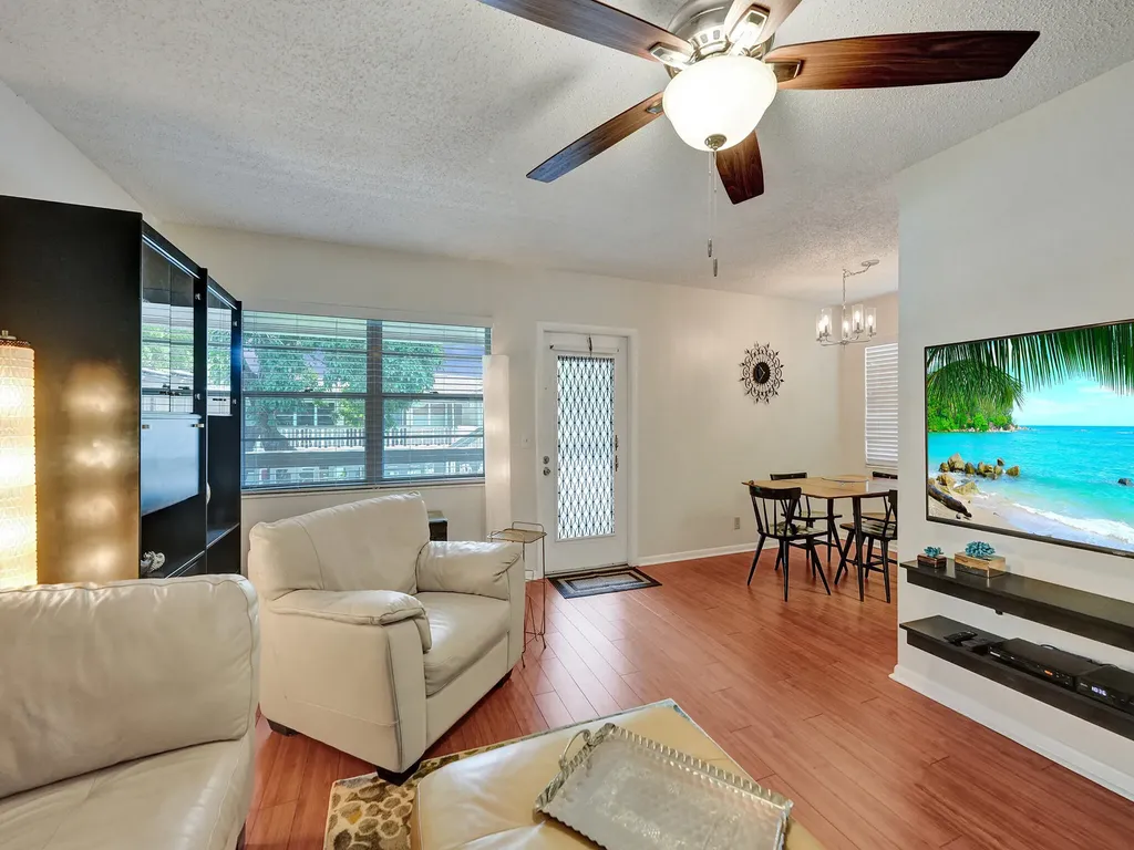 232 Farnham J Deerfield Beach FL 33442