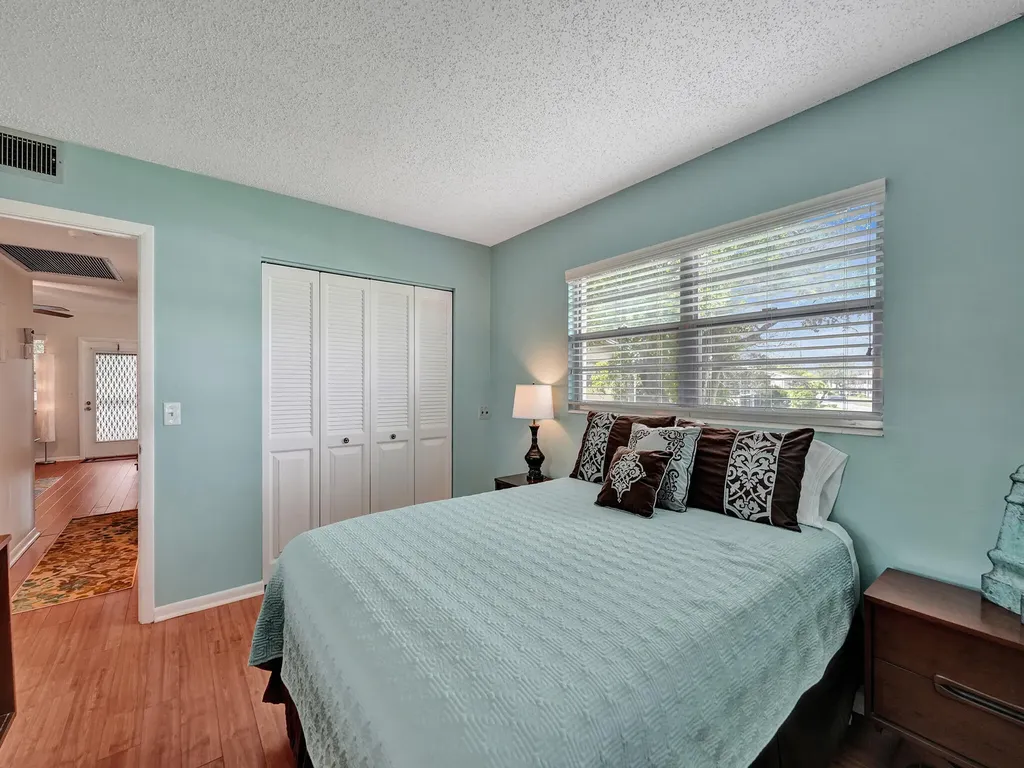 232 Farnham J Deerfield Beach FL 33442