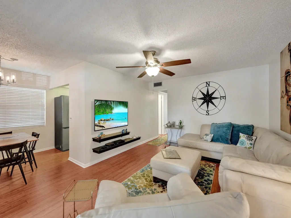 232 Farnham J Deerfield Beach FL 33442