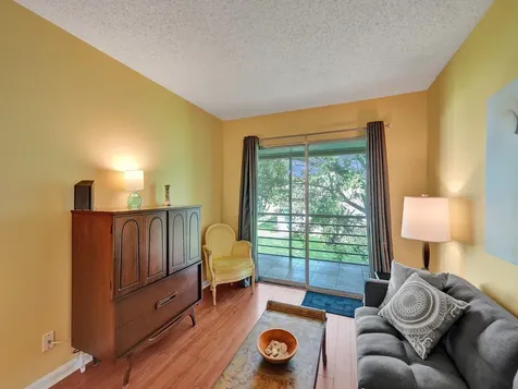 232 Farnham J Deerfield Beach FL 33442