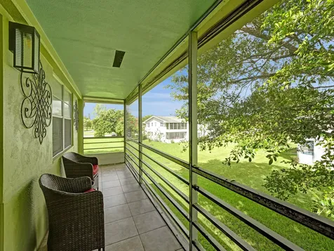 232 Farnham J Deerfield Beach FL 33442