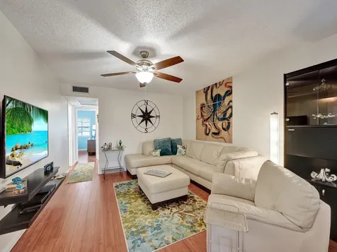 232 Farnham J Deerfield Beach FL 33442