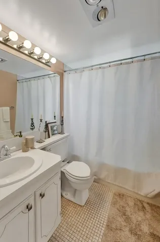 232 Farnham J Deerfield Beach FL 33442