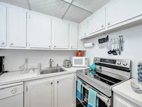 232 Farnham J Deerfield Beach FL 33442