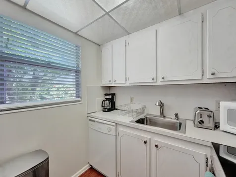 232 Farnham J Deerfield Beach FL 33442