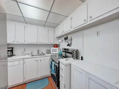 232 Farnham J Deerfield Beach FL 33442