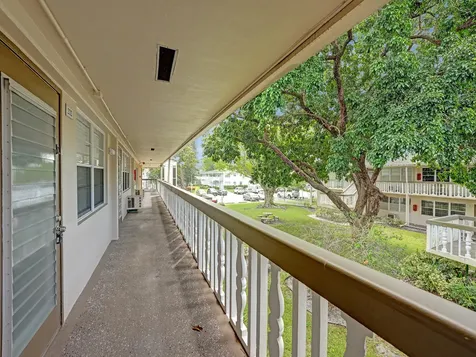 232 Farnham J Deerfield Beach FL 33442