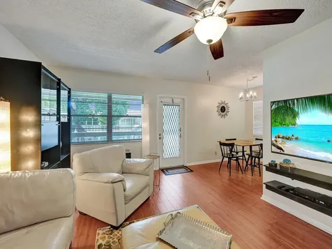 232 Farnham J Deerfield Beach FL 33442