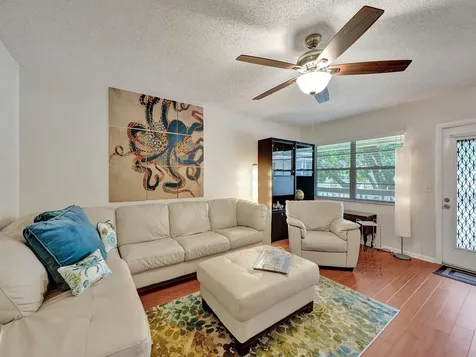 232 Farnham J Deerfield Beach FL 33442