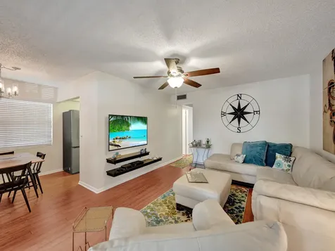 232 Farnham J Deerfield Beach FL 33442