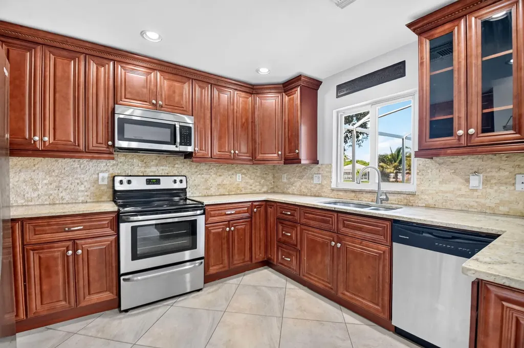 6233 Willoughby Circle Lake Worth FL 33463