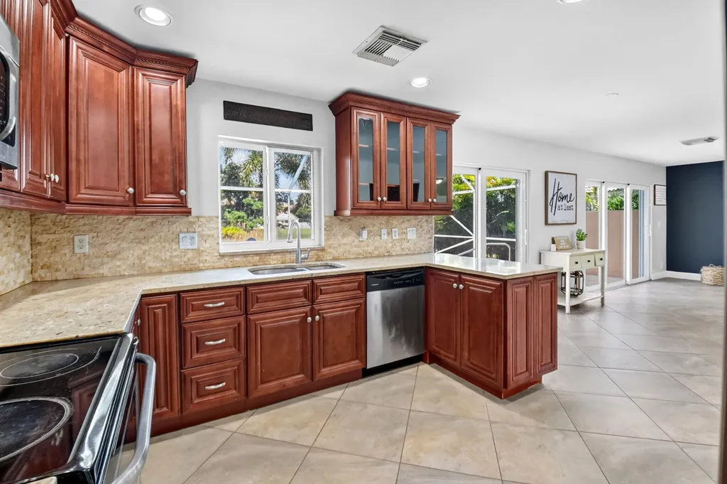 6233 Willoughby Circle Lake Worth FL 33463