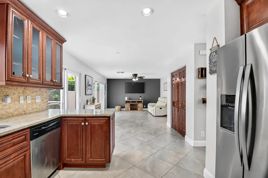 6233 Willoughby Circle Lake Worth FL 33463