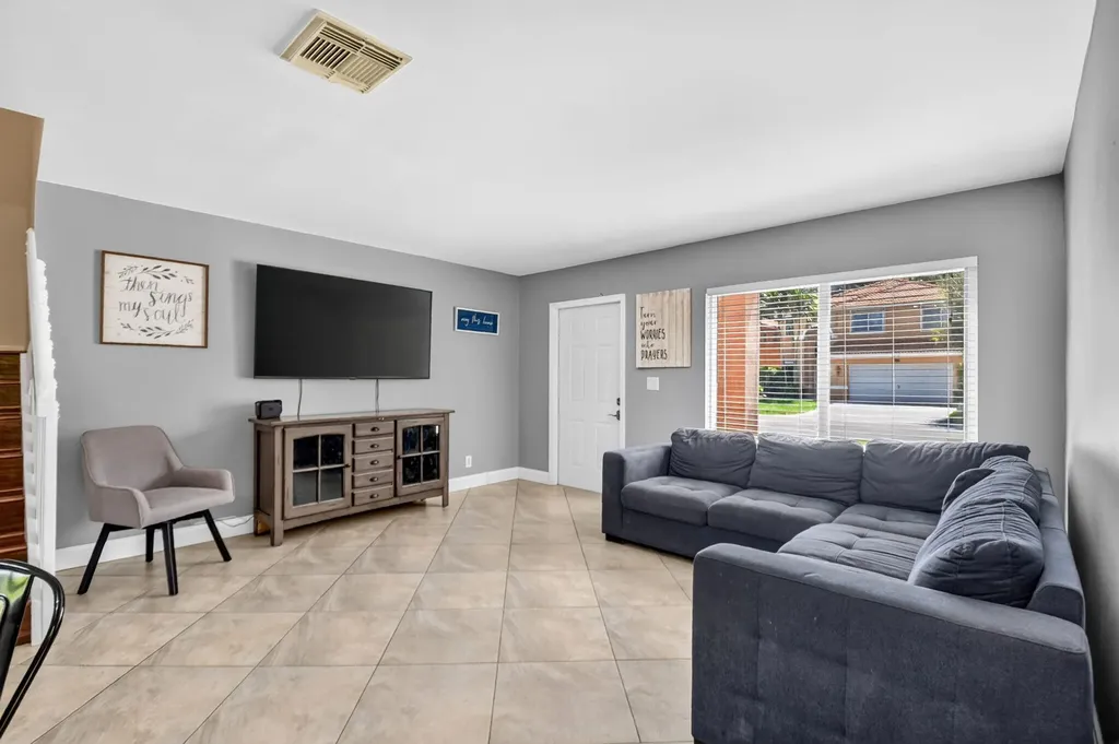 6233 Willoughby Circle Lake Worth FL 33463