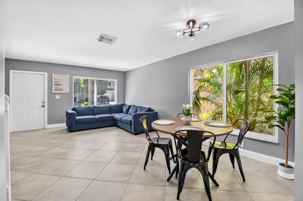 6233 Willoughby Circle Lake Worth FL 33463