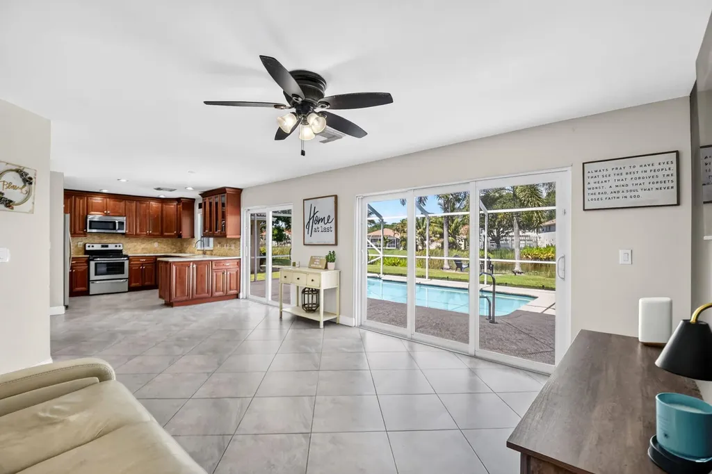 6233 Willoughby Circle Lake Worth FL 33463