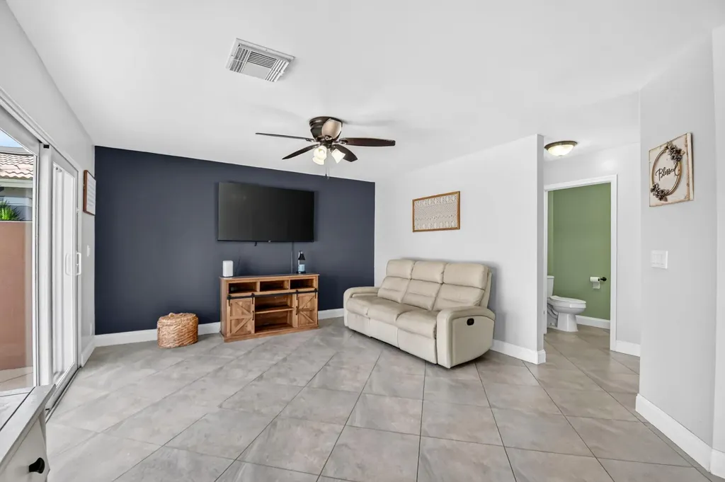6233 Willoughby Circle Lake Worth FL 33463