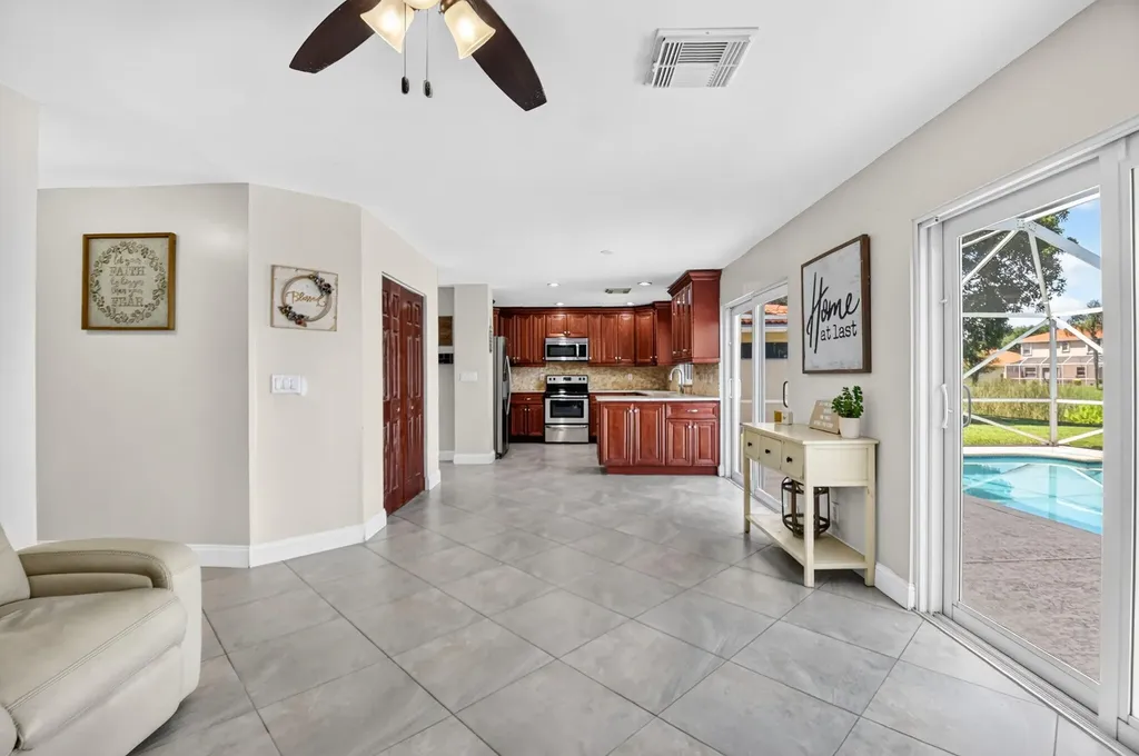 6233 Willoughby Circle Lake Worth FL 33463