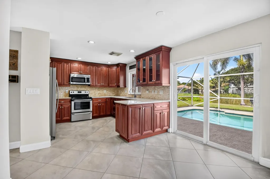 6233 Willoughby Circle Lake Worth FL 33463