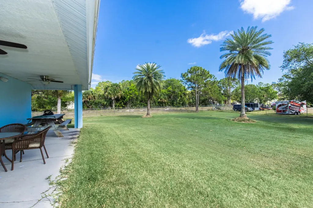 15288 76th Road N The Acreage FL 33470