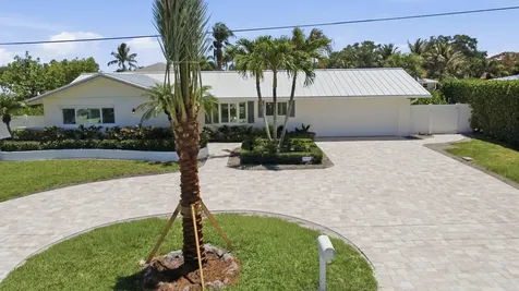 16 Leeward Circle Tequesta FL 33469