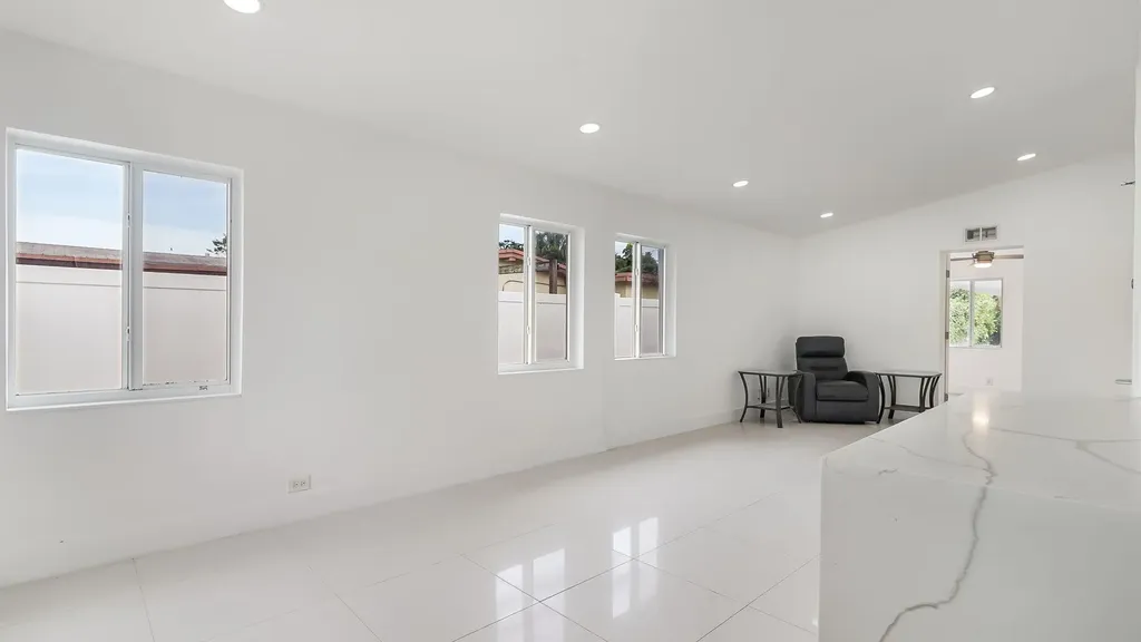 218 Glouchester Street Boca Raton FL 33487