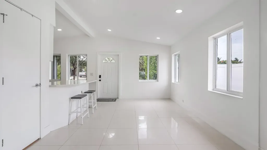 218 Glouchester Street Boca Raton FL 33487