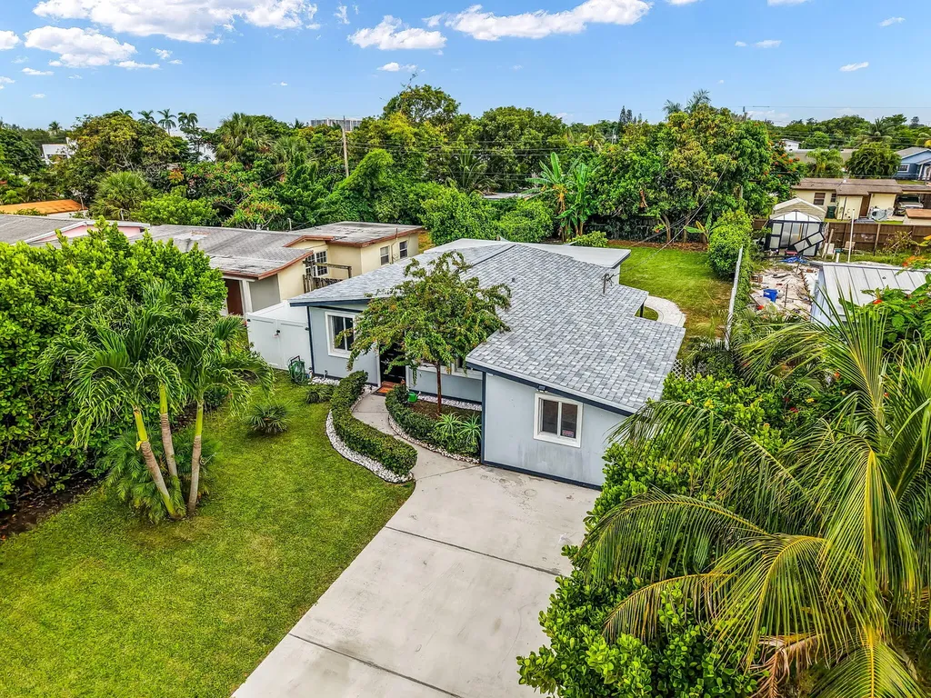 218 Glouchester Street Boca Raton FL 33487